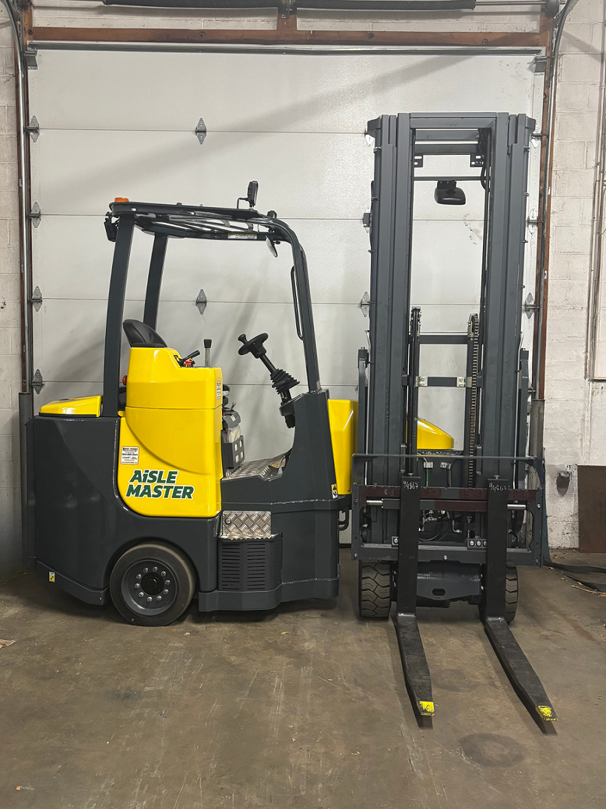 Aisle Master Forklift
